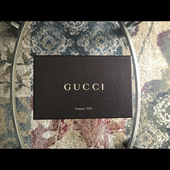 New in Box Gucci Guccissima iPhone case 6/6s Plus - Picture 2 of 4